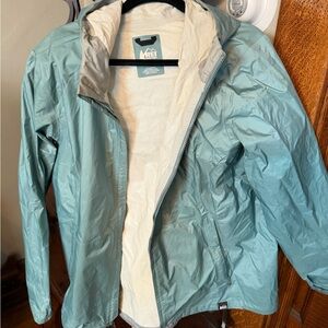 REI Women’s Middle Green Water and Wind Resistant 100% Nylon Jacket